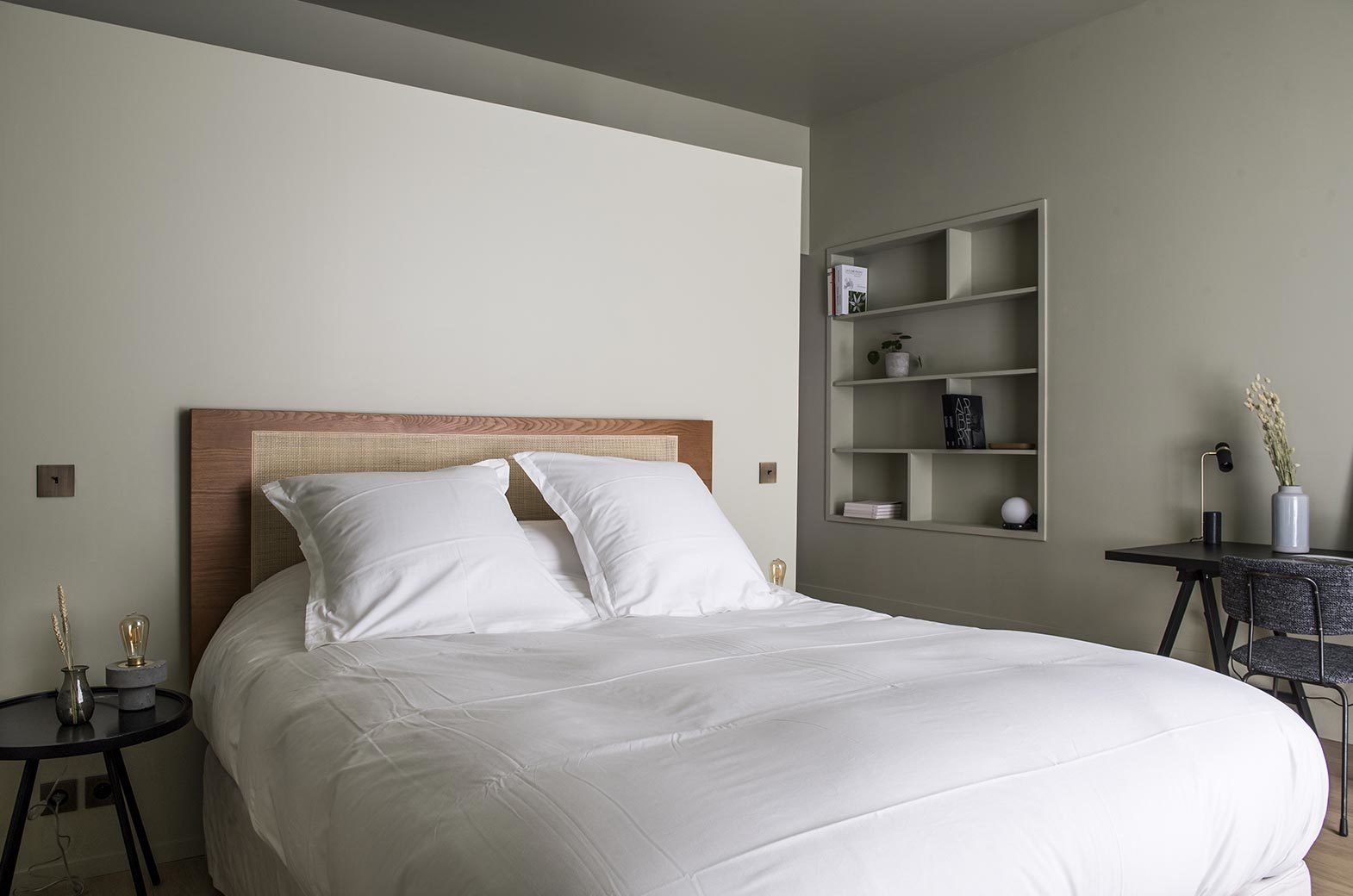 Grand lit double chambre Deluxe